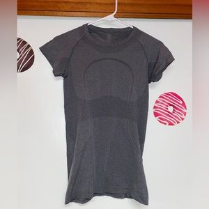 Lululemon tshirt